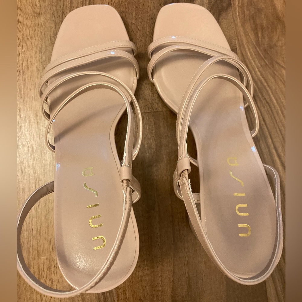 Light purple-cream Unisa sling back chunky heels. Size 10. Brand new.